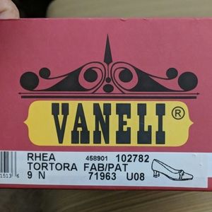 VANELLI; SHOES (9 N) Tan/Beige